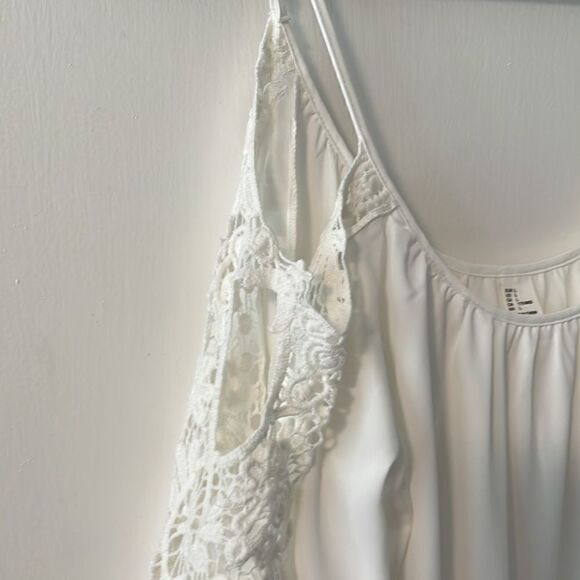 White dress with lace, spaghetti straps, and lining, new without tags - Picture 10 of 13